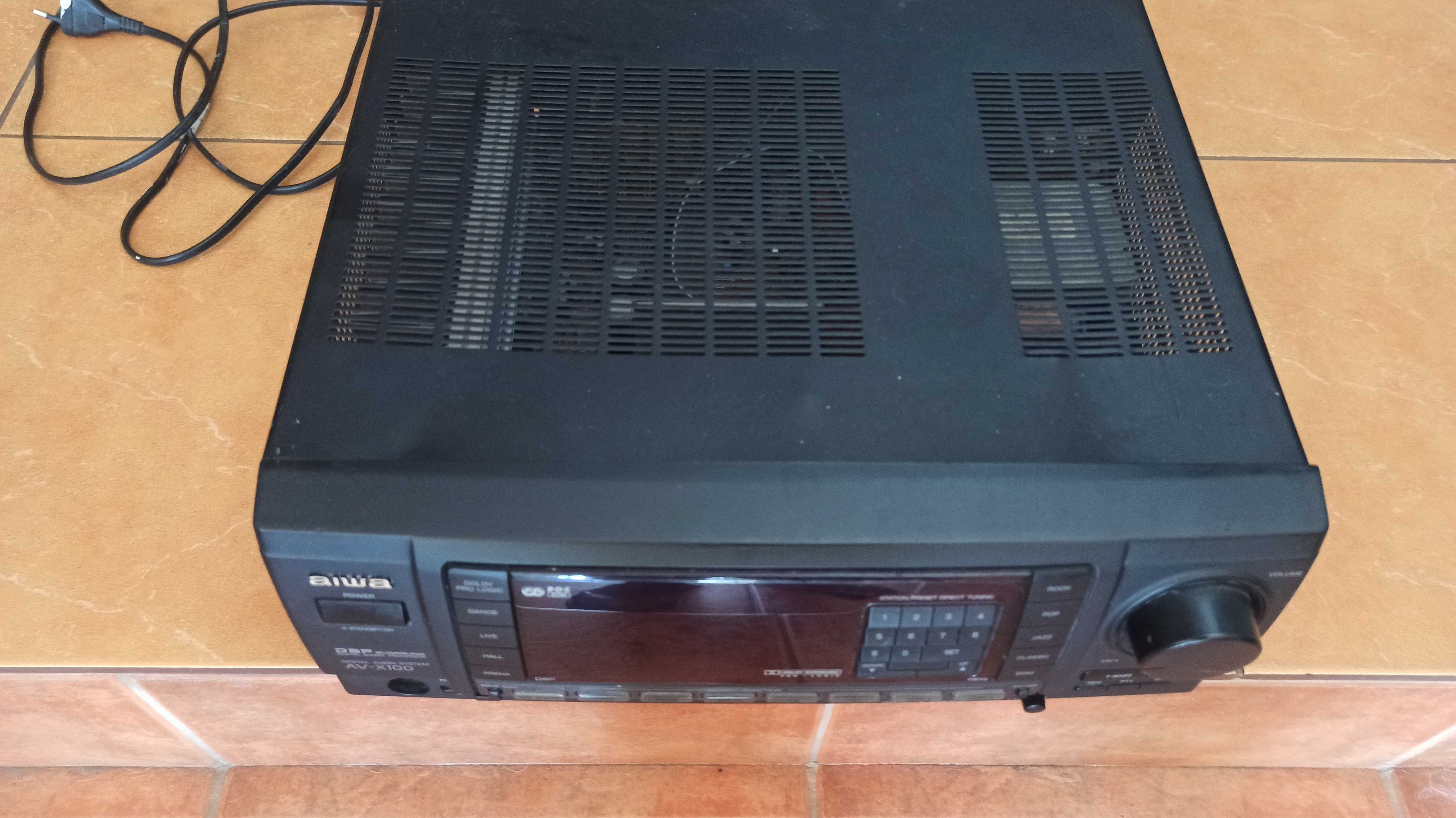 Amplituner AIWA AV-X100 - całkiem mocny