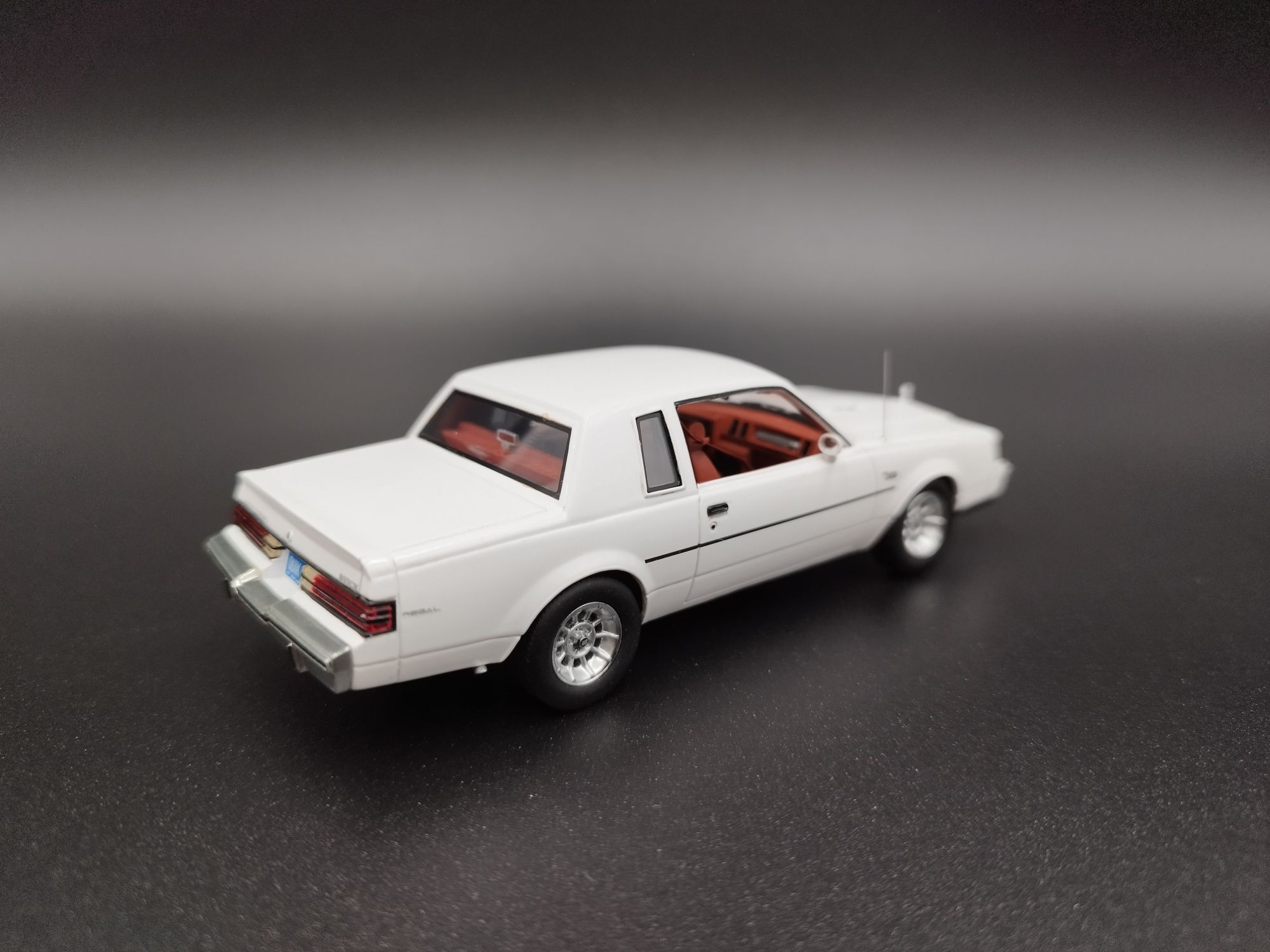 1:43 Auto Word Buick Regal Typ T (1986) white model