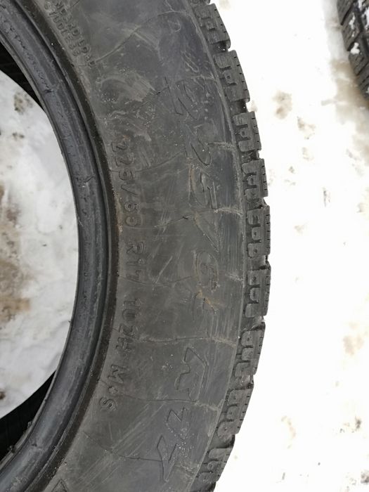 Зимние покрышки 225/65-17 Pirelli пара