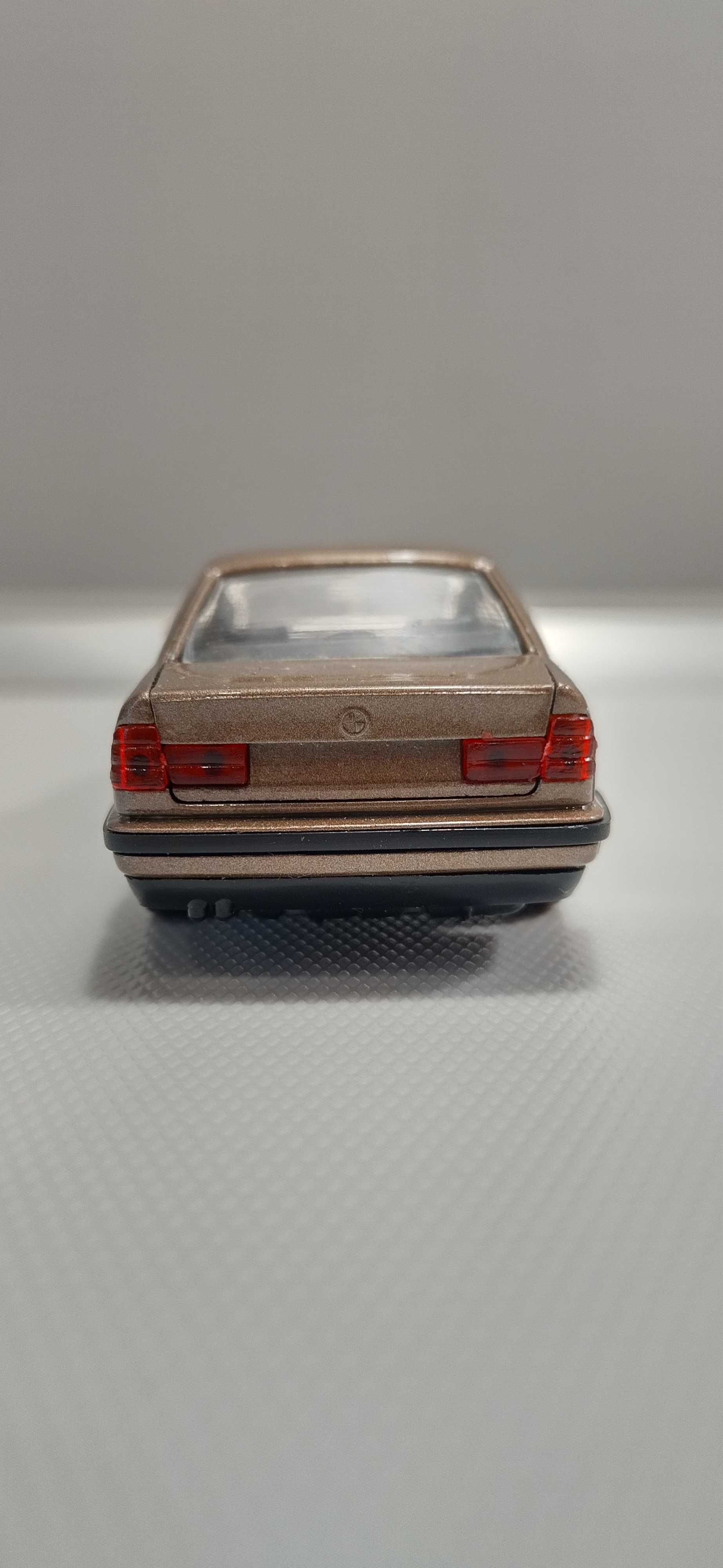 BMW 535i E34 1:43