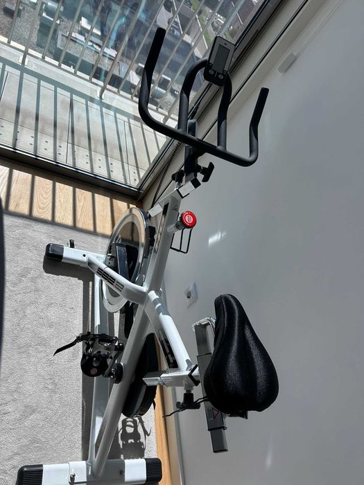 Bicicleta Estática BH Fitness Indoor SB2.2