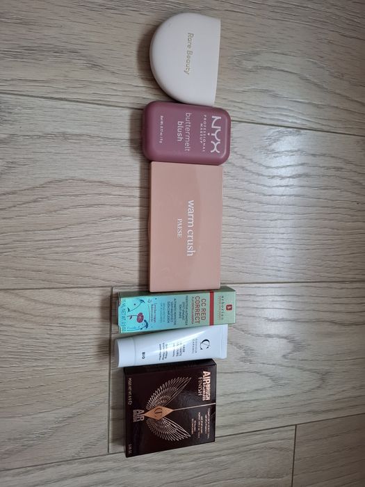 Charlotte tilbury пудра, erborian cc, maybelline, rare beauty, couleur