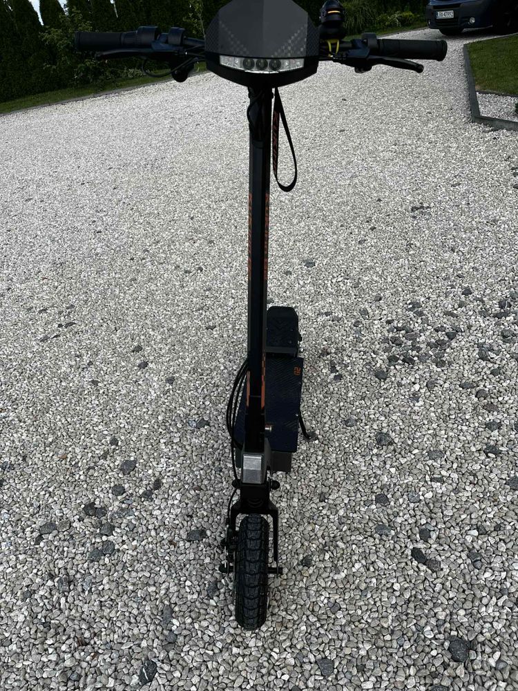 Hulajnoga elektyrczna marki Kukirin model g2