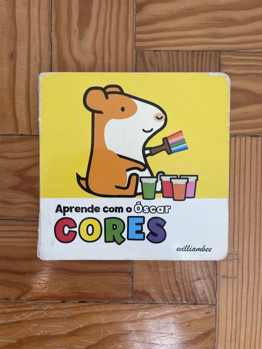Vários livros infantis e didáticos para crianças