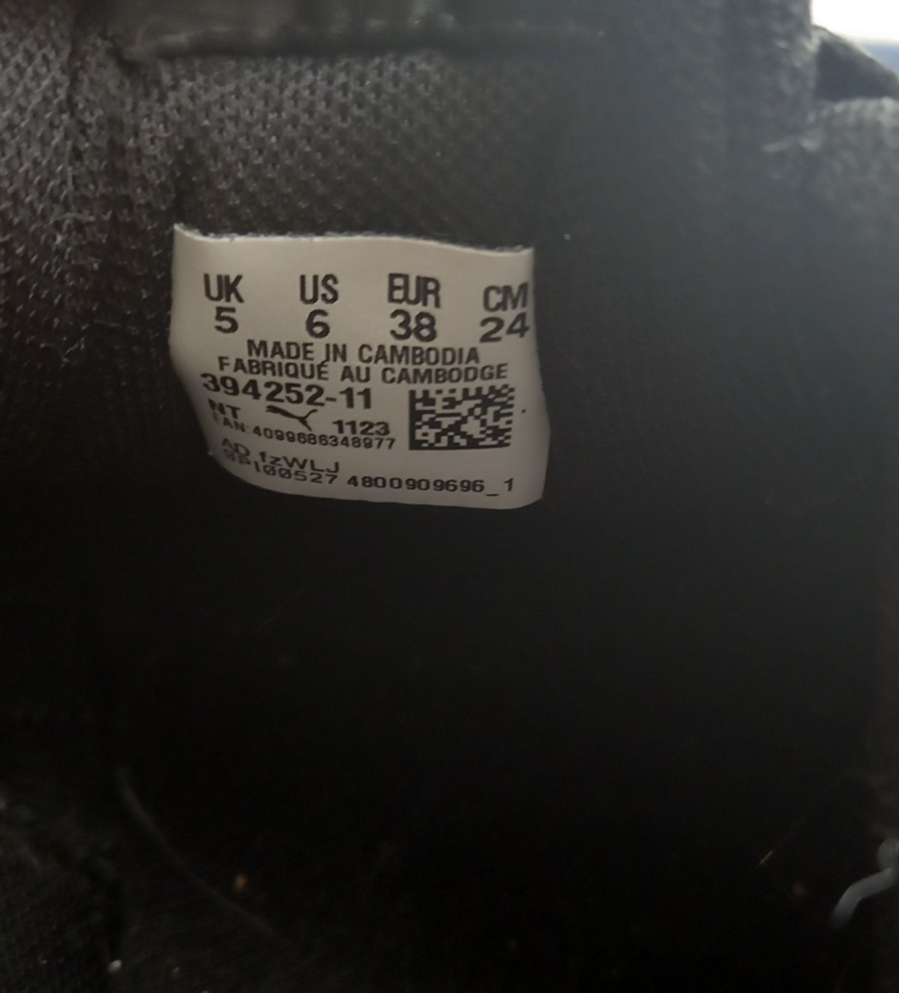 Buty chłopięce czarne PUMA 38. Jak nowe..