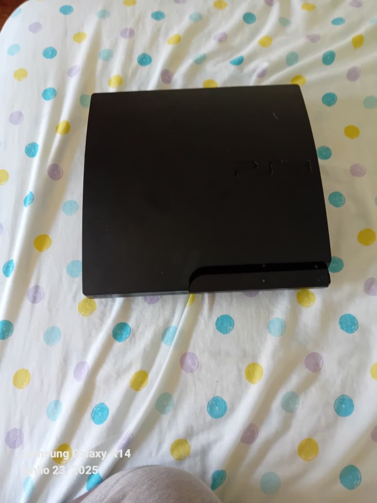 Uma ps3 usada e em bom estado