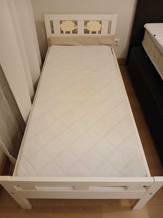 Cama de criança IKEA Kritter (estrutura, estrado colchão e laterais)