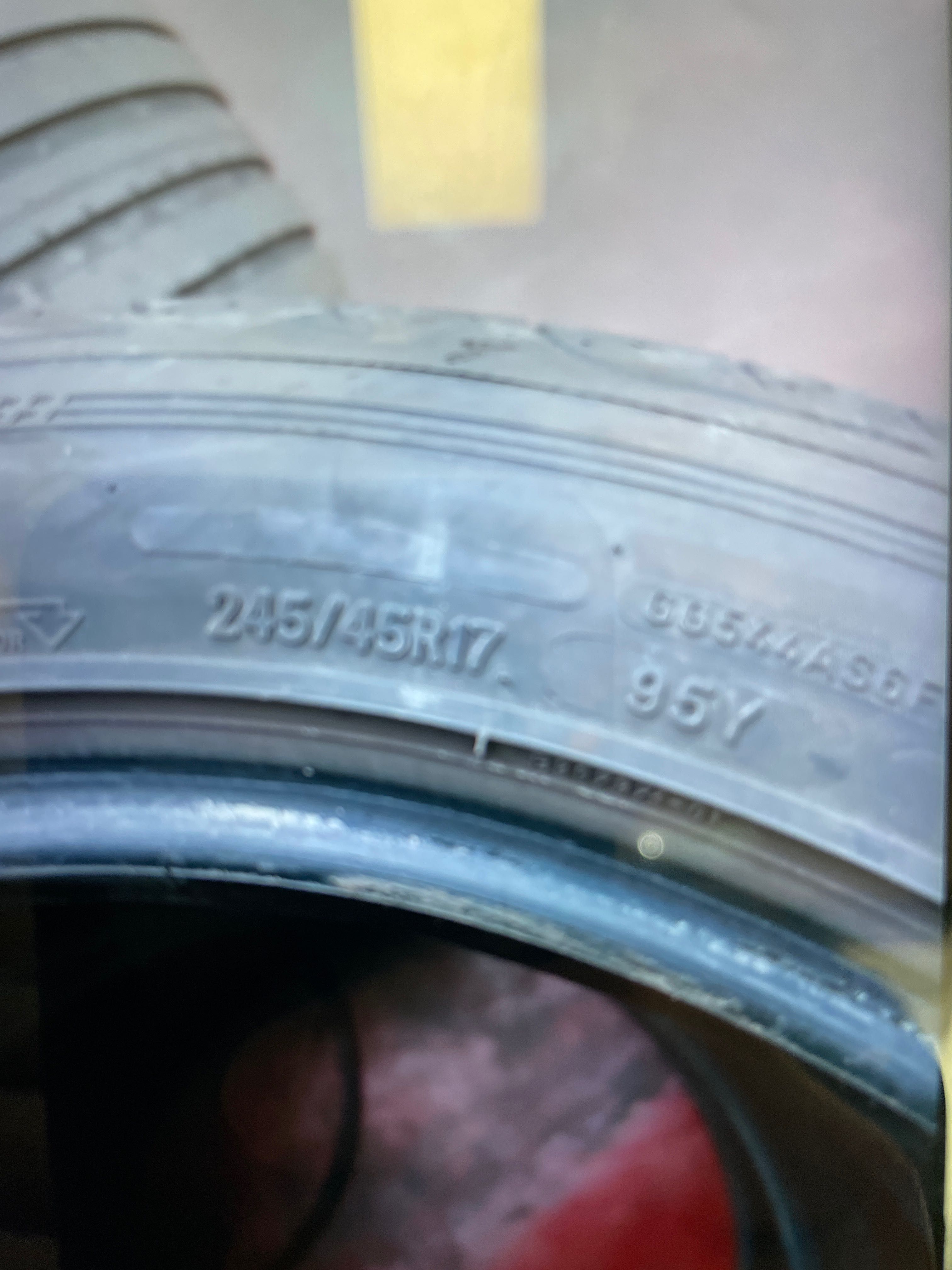 Pneus GOODYEAR 245/45R17