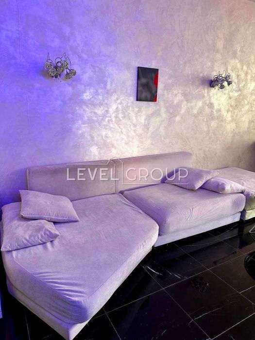 чудова квартира з паркінгом та бомбосховищем