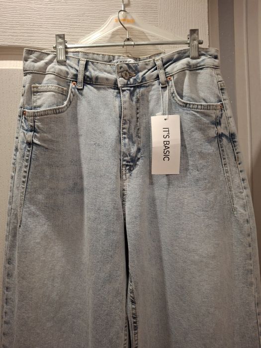 Джинсы  новые женские  широкие 38 размера