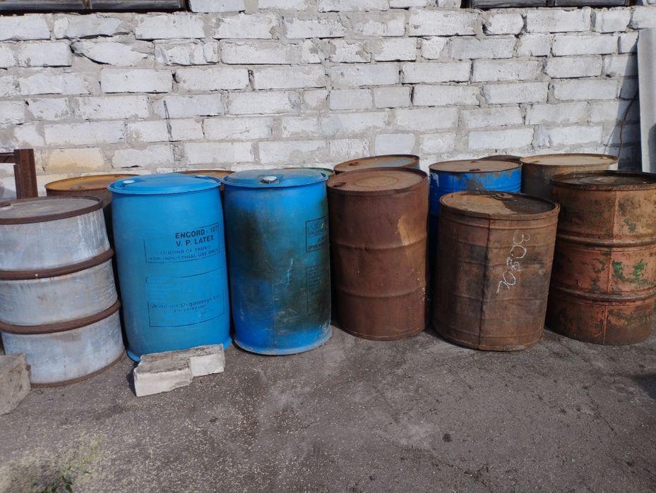 Продам бочки металлические  200л Двутавр.Стекло.