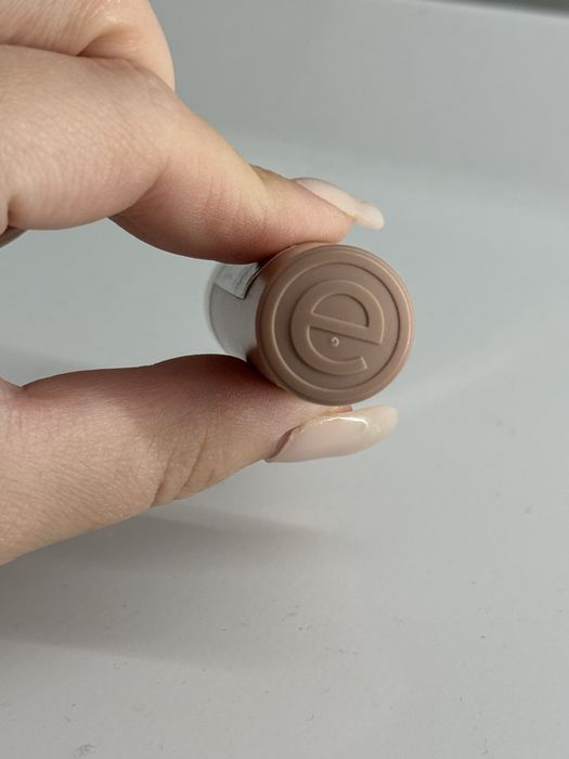 pomadka do ust essence hydrating nude lipstick