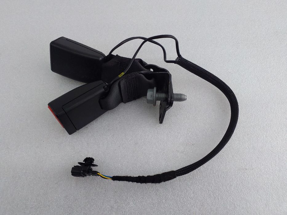 Encaixe de cinto trás esquerdo RENAULT Zoe (BFM_)