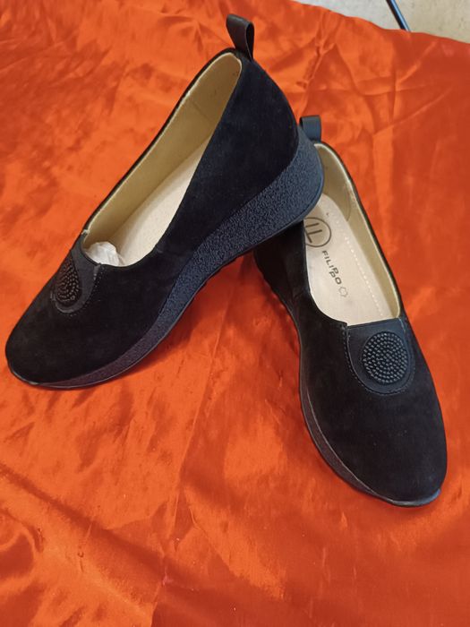 Нові жіночі туфлі з натуральної замші фірми Filippo..Устілка  25 см
