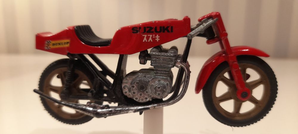 Suzuki Carrera Guiloy 1:24 incompleta