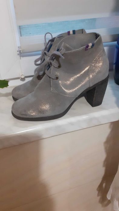 Botki skórzane na słupku