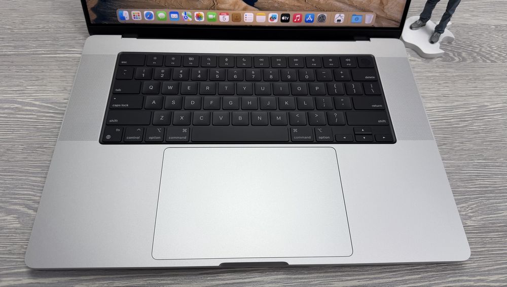 MacBook Pro 16  M1 Pro / RAM 16 / SSD 512 GB / Silver / 2021