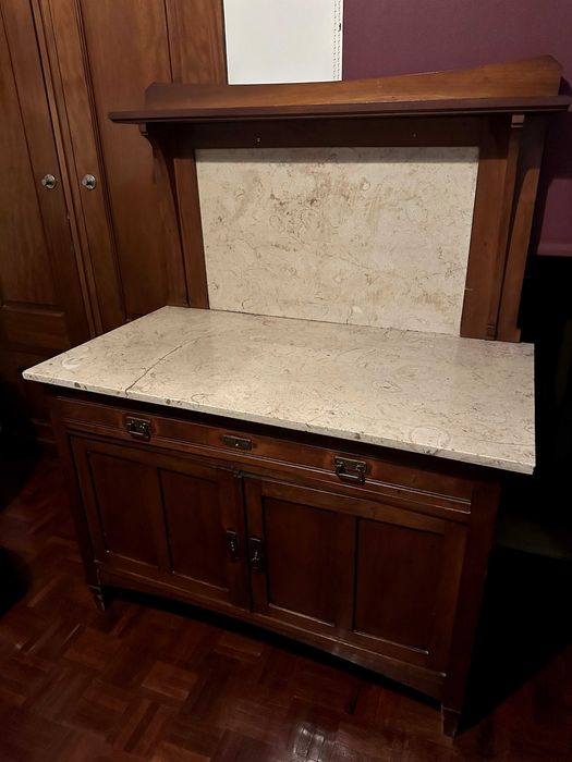 Movel antigo com base em mármore