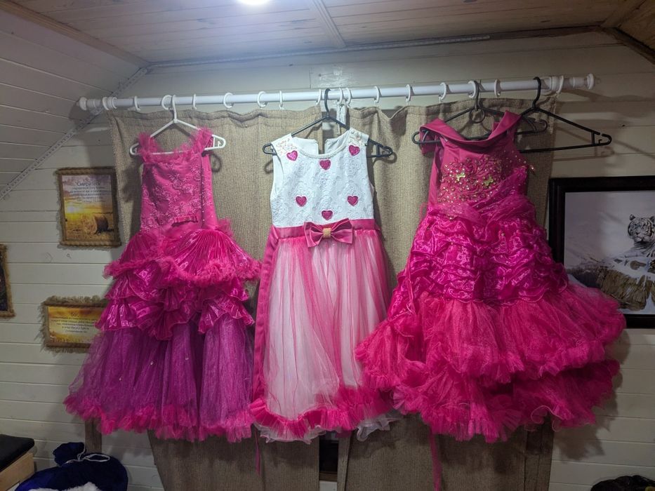 Продам бальні сукні