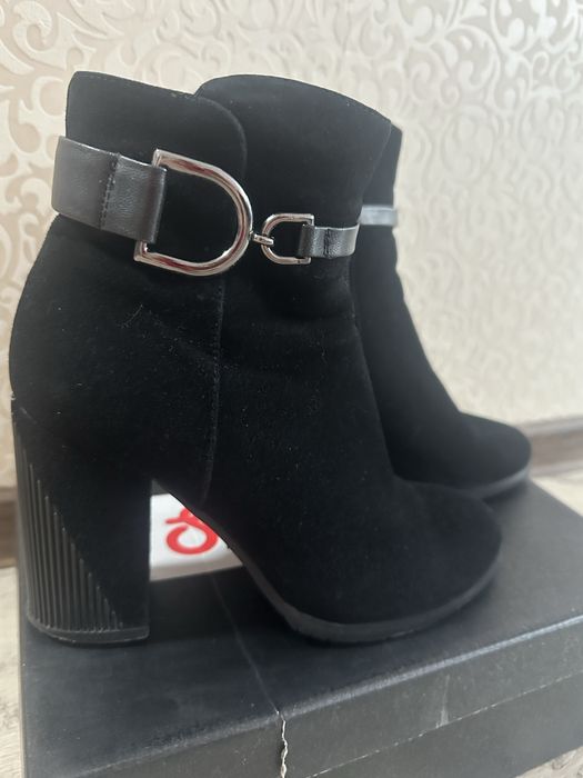 Продам зимові ботинки  Sharman