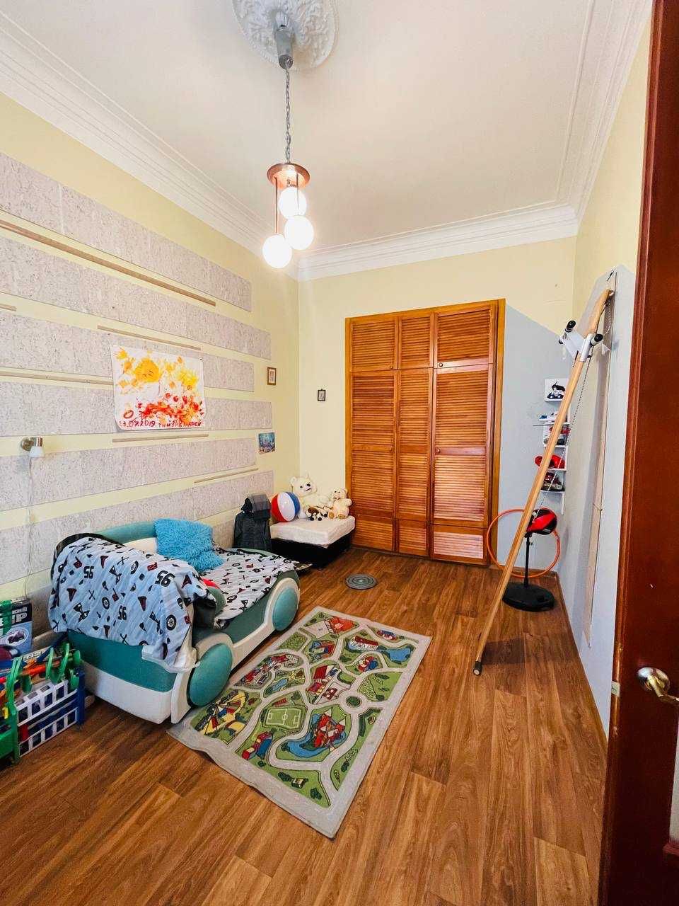 Продам 4-кімнатну квартиру в самому серці Одеси вул. Базарна!
