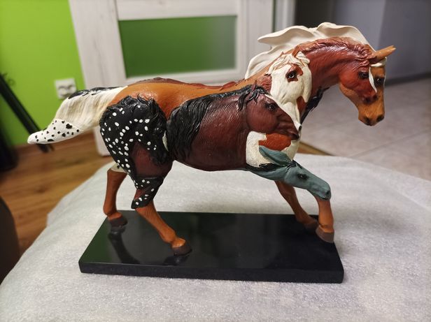 Piękna Figurka konia