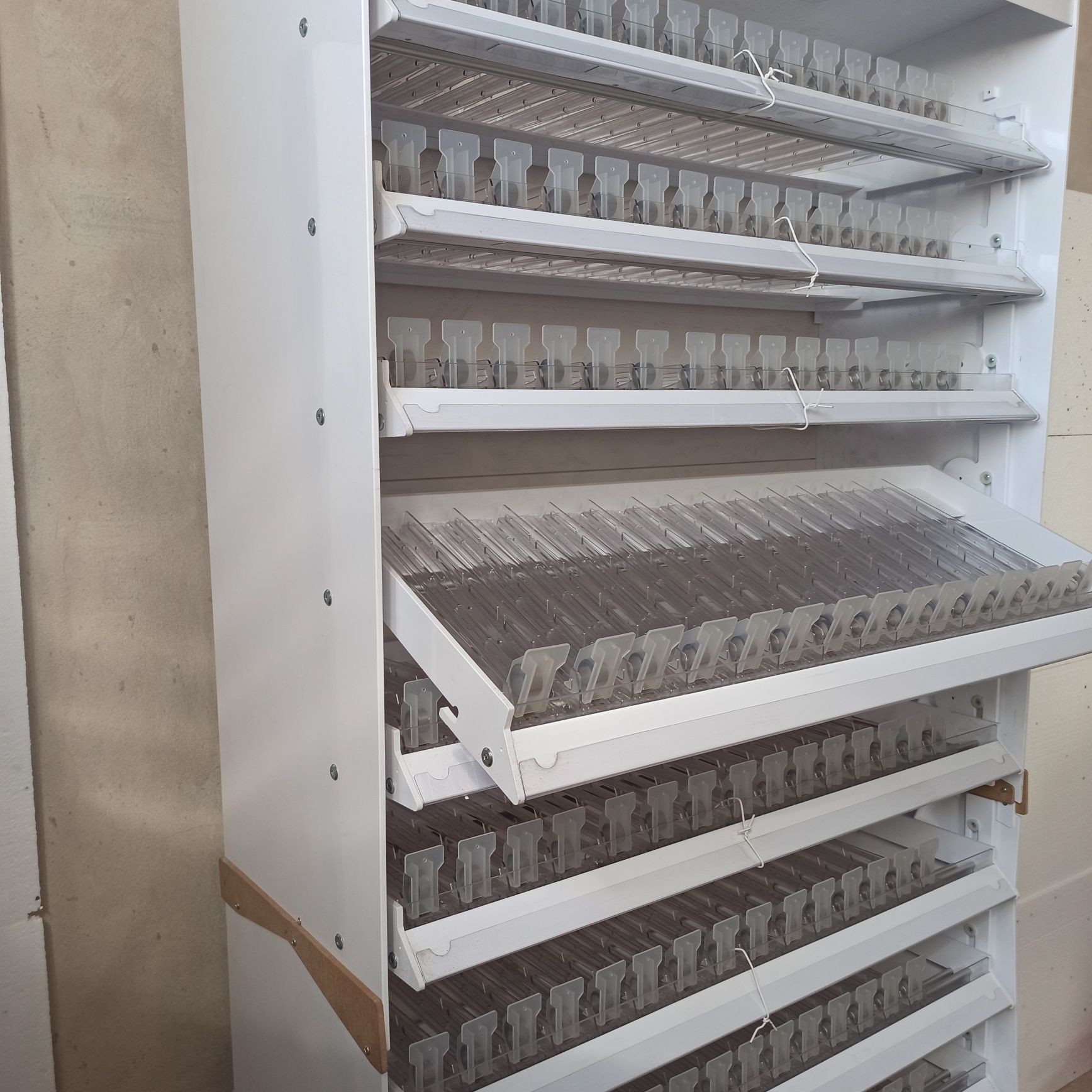 НОВА Сигаретна шафа стелаж шкаф для продажу та зберіг сигарет цигарок
