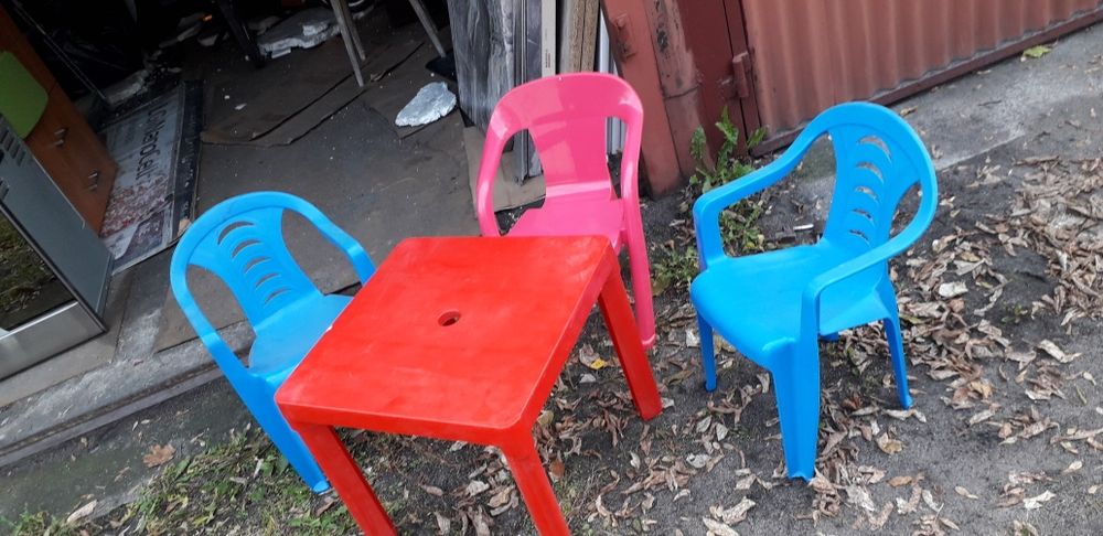 Stoliczek z krzesełkiem dla dziecka