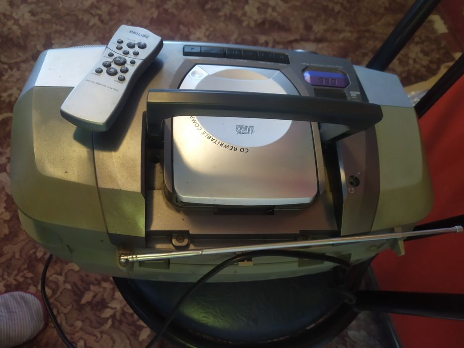 Магнитофон Phillips