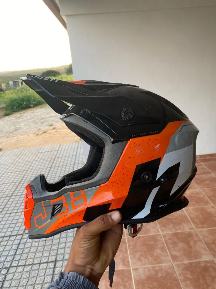 Vende se capacete motocross
