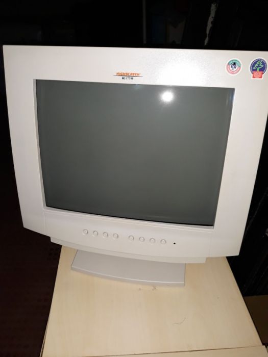 MONITOR CRT, PARA PC, Highscreen. A funcionar em pleno. 5 anos de uso.