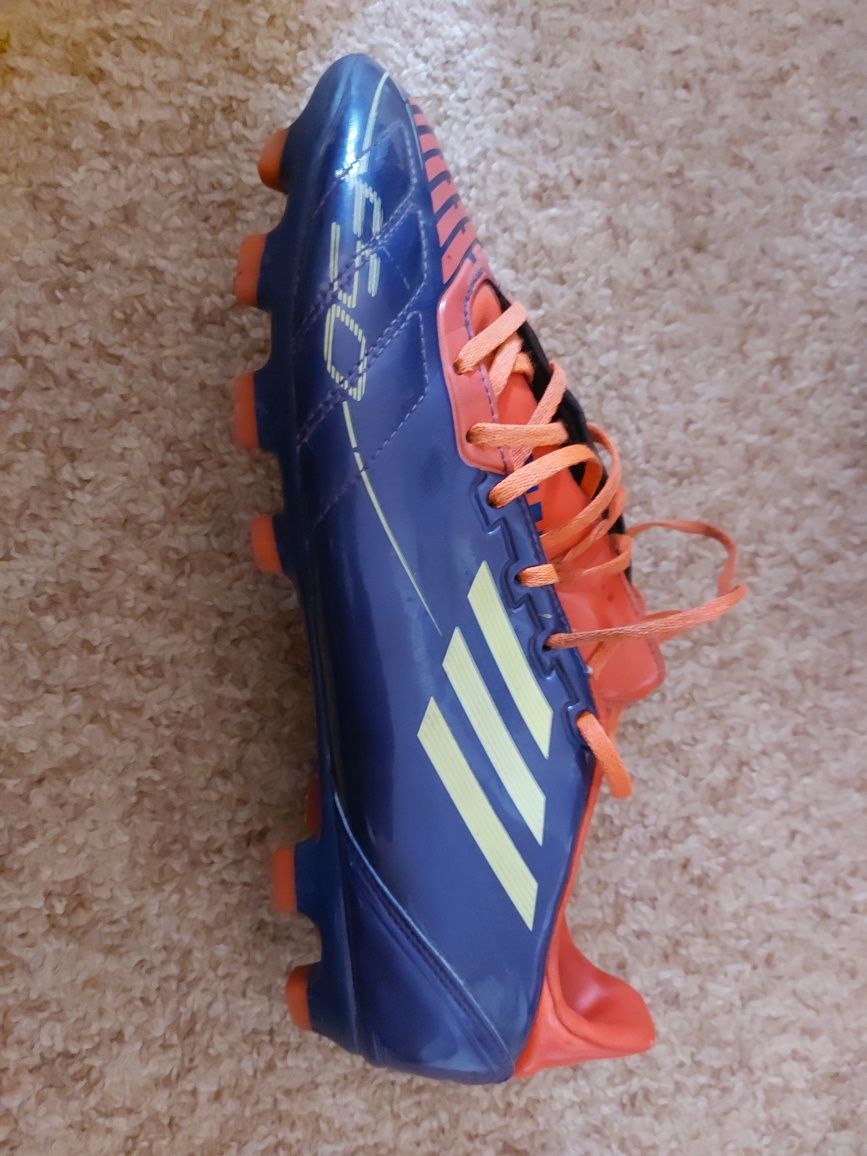 Chuteiras oficiais da adidas (F50)