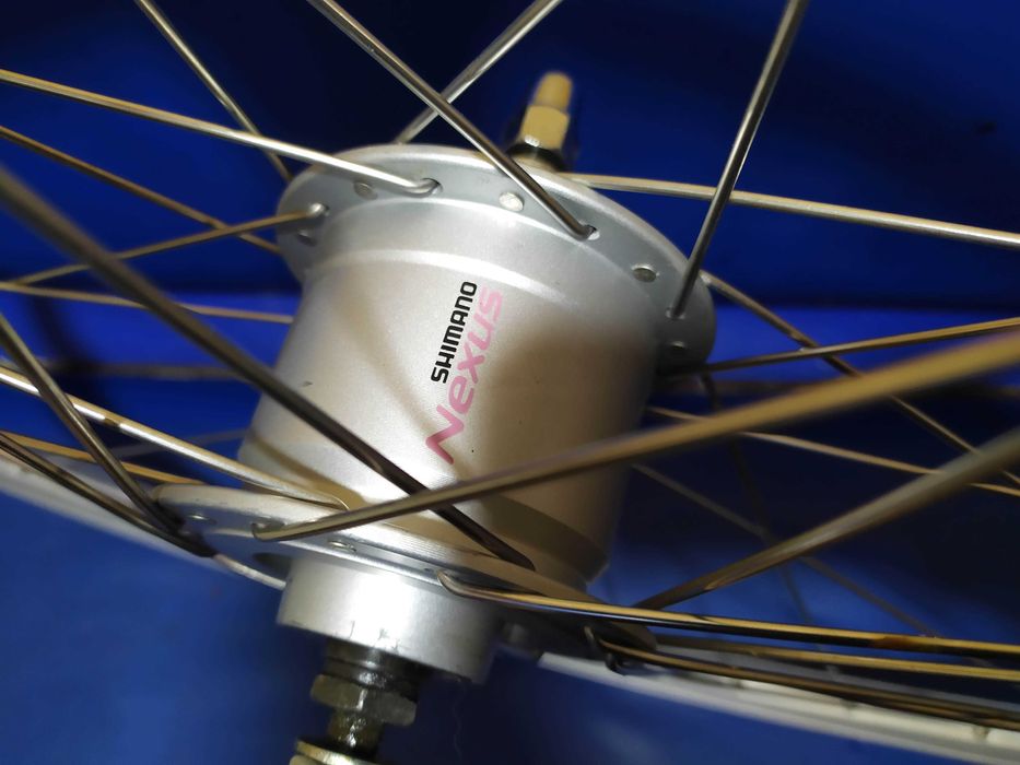 Колесо 28 Shimano Nexus, динамовтулка, нерж. спицы