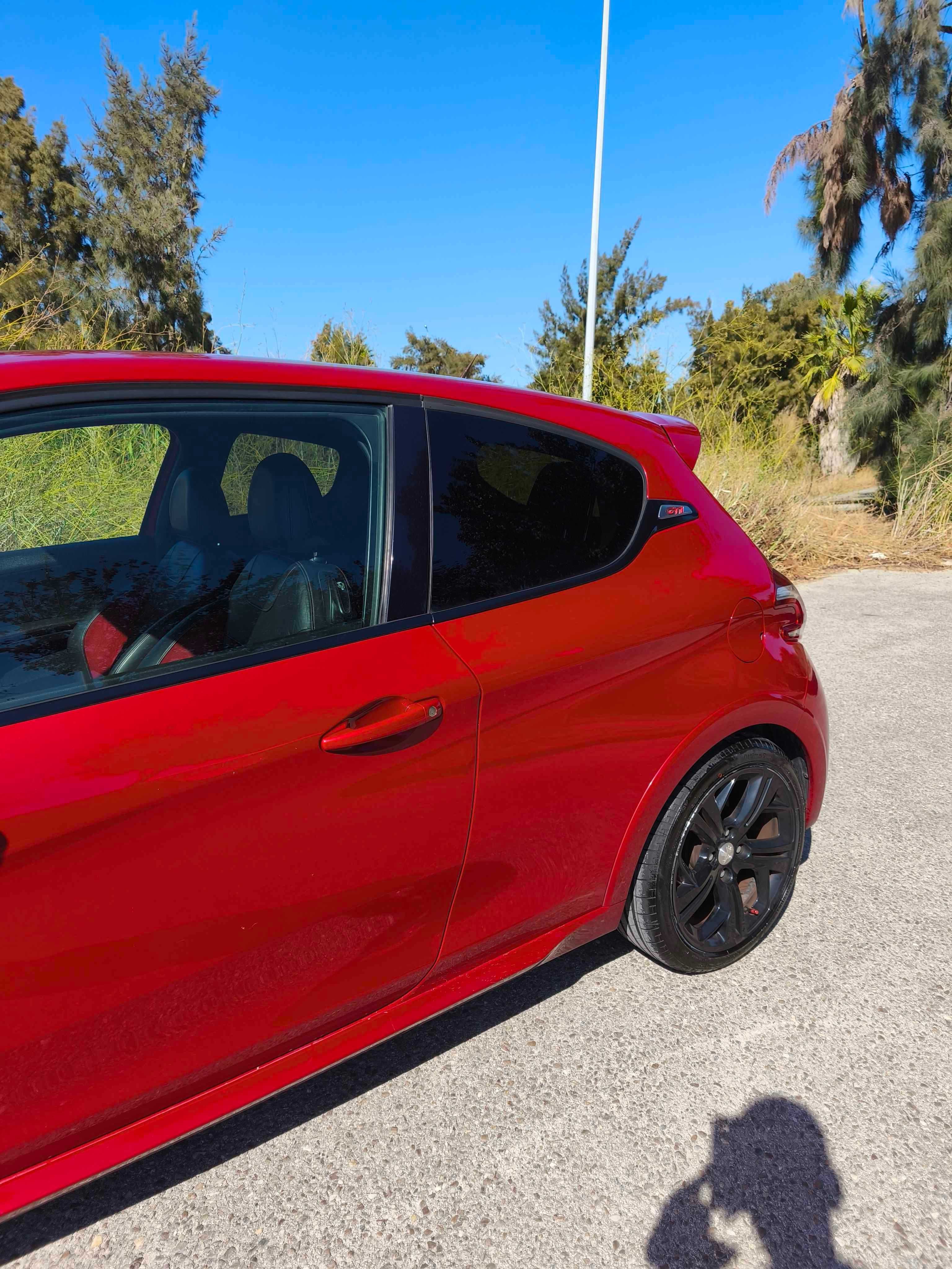 Peugeot 208 GTi 1.6 THP 200cv –Full estras