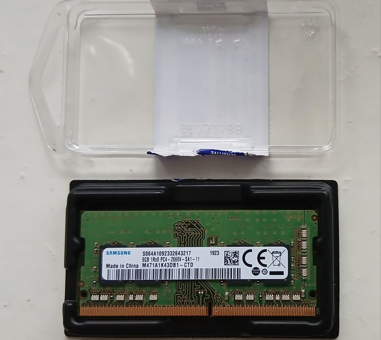 Оперативна пам'ять RAM DDR4 8Gb Samsung 
Для ноутбука Б.