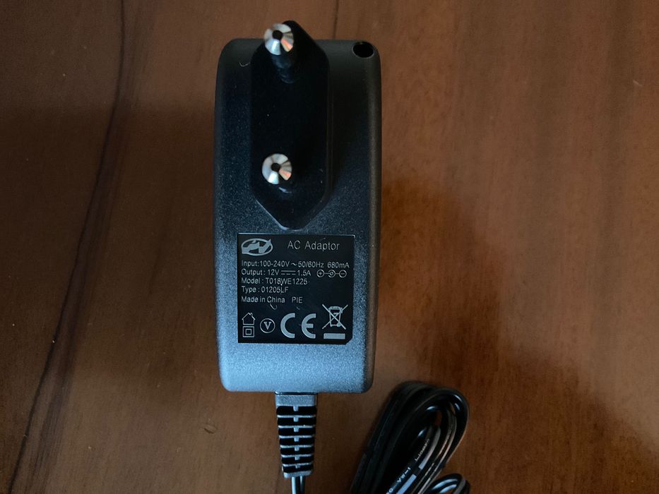 Fonte de alimentação (100-240V > 12V)