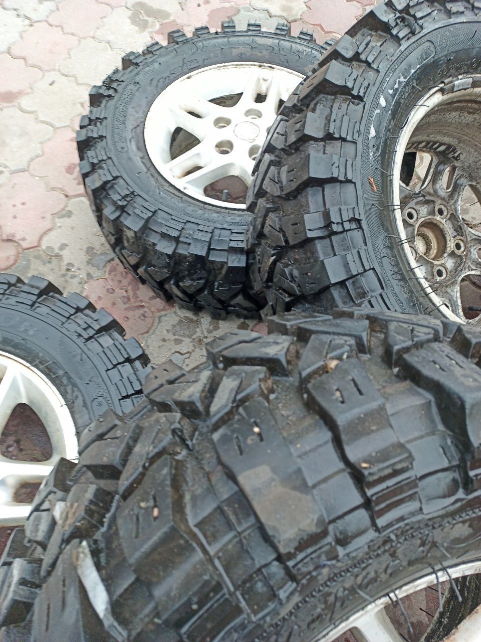 Колеса болотяні 245/70R16 на легкосплавних диска