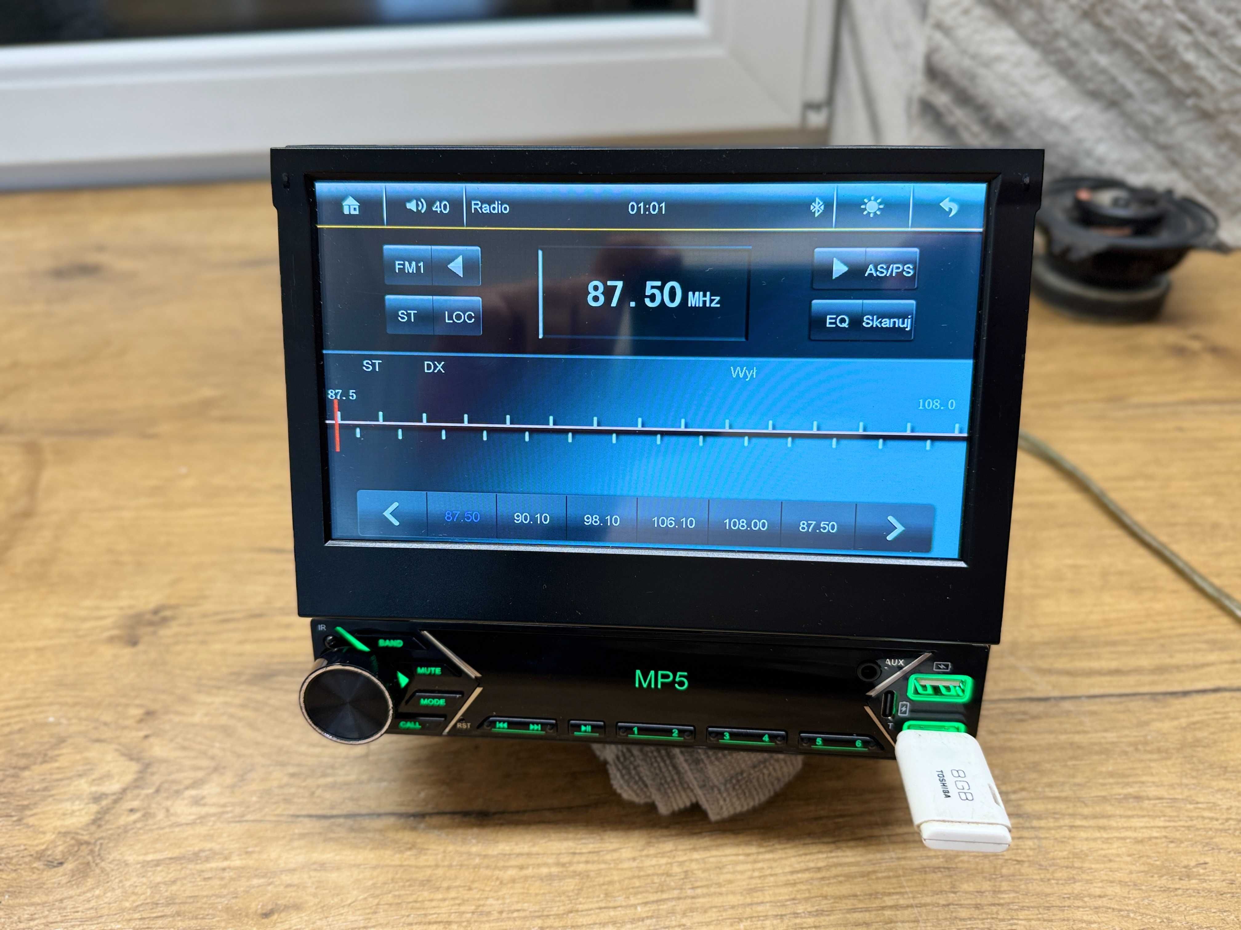 radio samochodowe z wysuwanym ekranem,usb,bluetooth