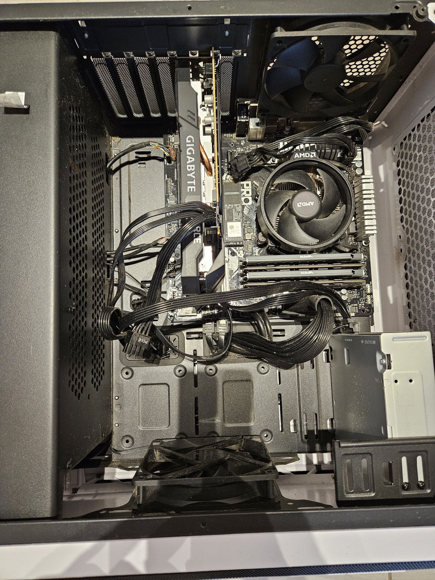 Komputer stacjonarny 16gb RAM, grafika RTX 2060