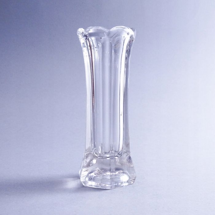 przedwojenny wazon wazonik z grubego szkła