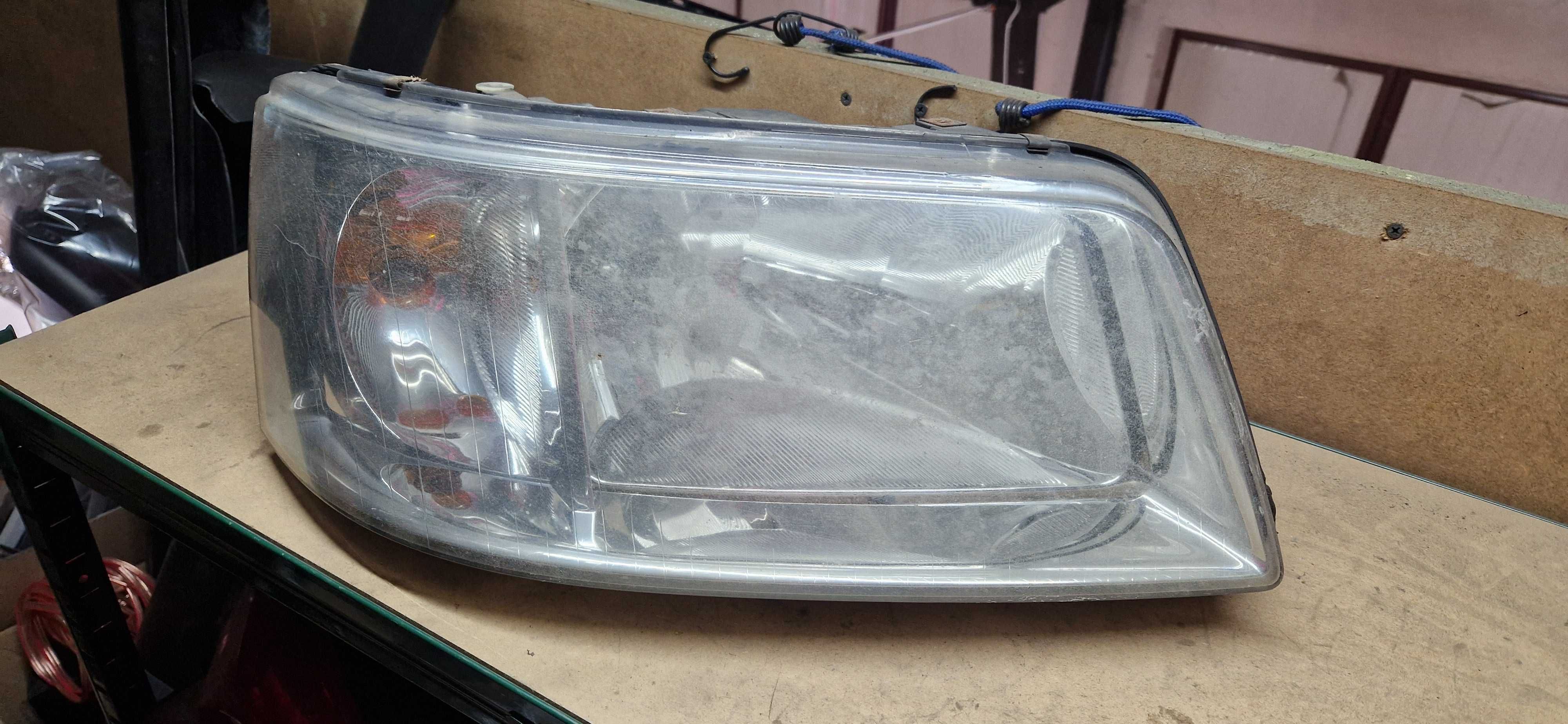 Lampa prawy przód VW T5 Transporter