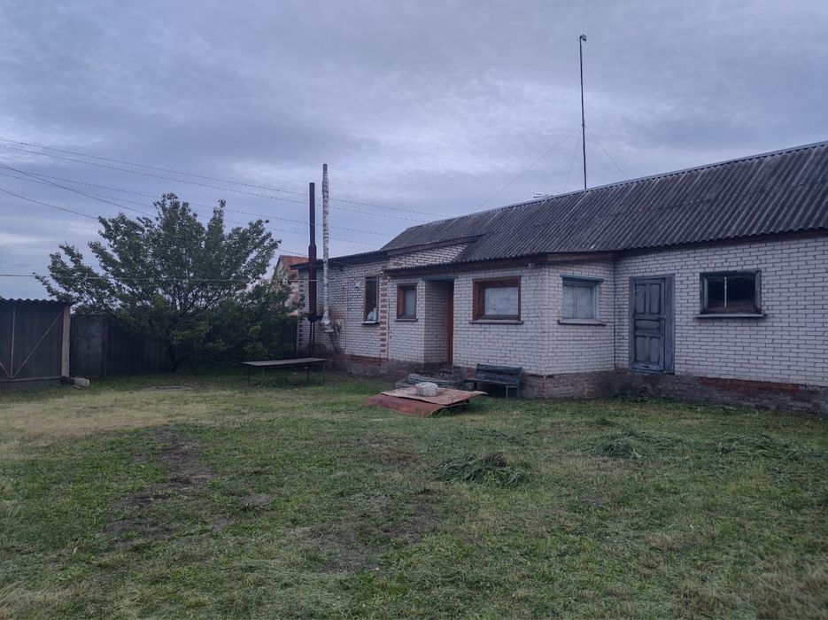 Приватизований будинок із газом і санвузлом біля соснового лісу дом