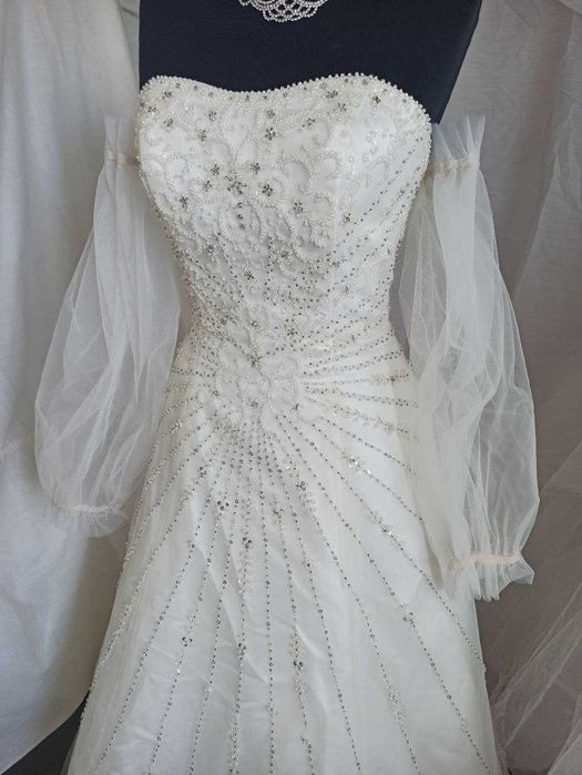 Платье А-силуэта с фатиновами рукавами .Цвет крем. р42- 44,