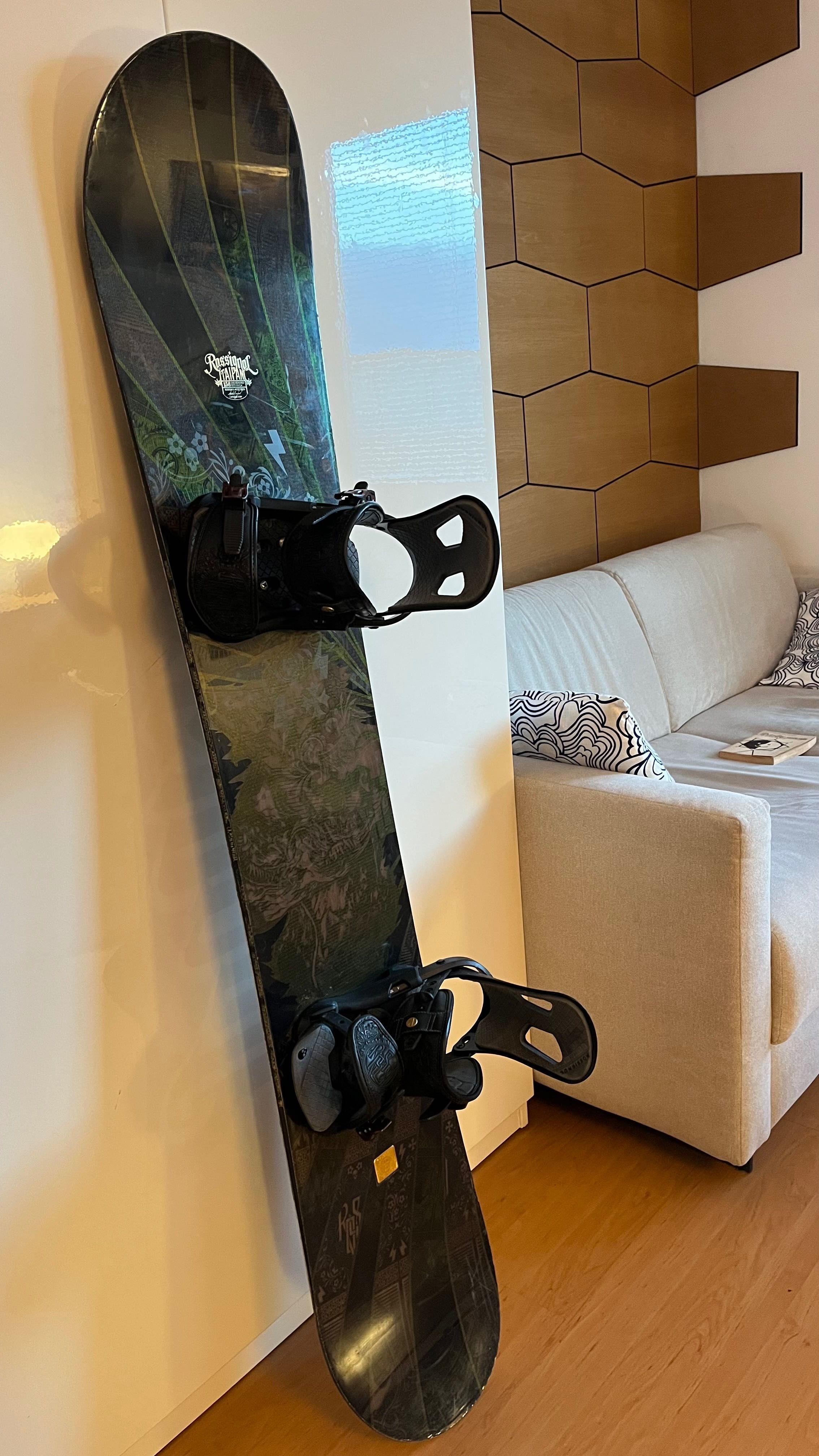 Deska snowboardowa ROSSIGNOL Taipan 156 z wiązaniami ROSSIGNOL