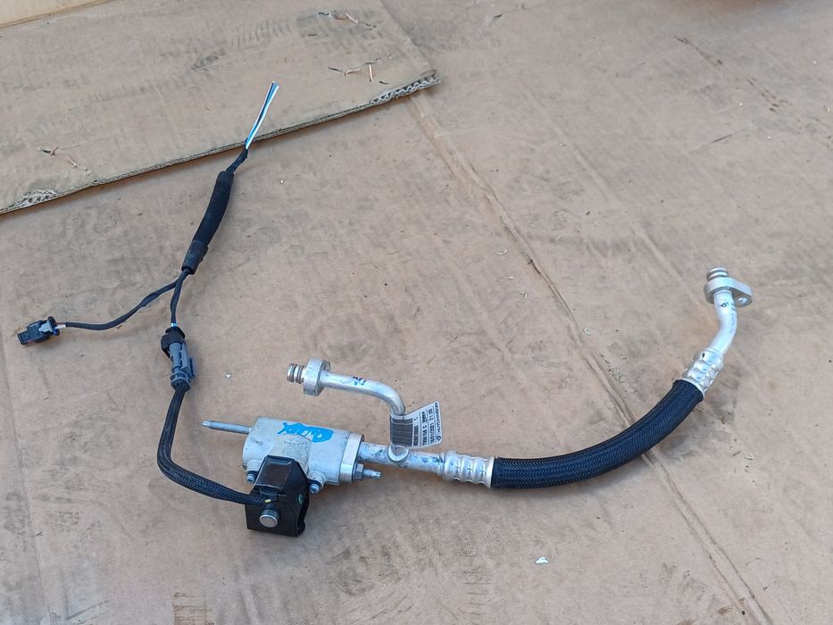 Peugeot e208 corsa F  elektryk przewód klimatyzacji zawór 2008 mokka