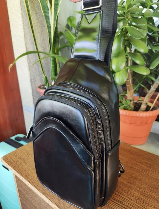 Кожаная мужская Сумка-Слинг. Черная.