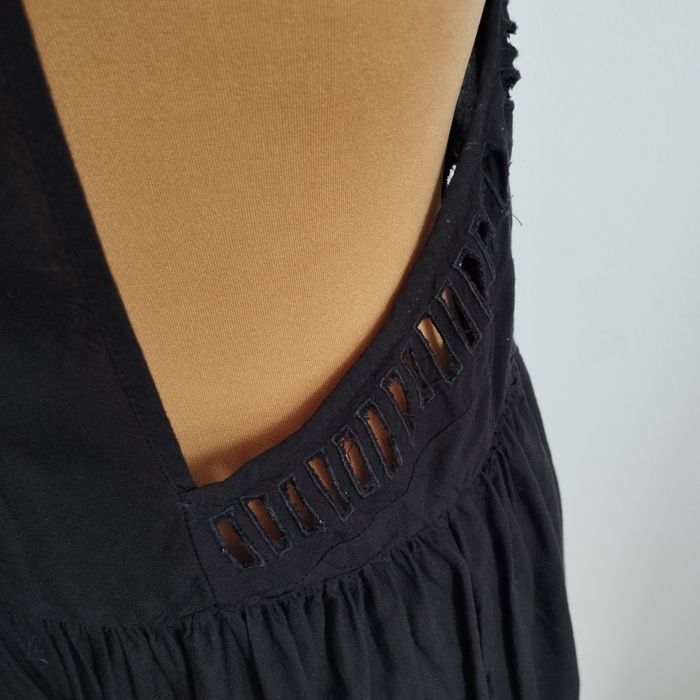 Sukienka H&M czarna S (36) – letnia, rozkloszowana, ażurowa, wyciecie