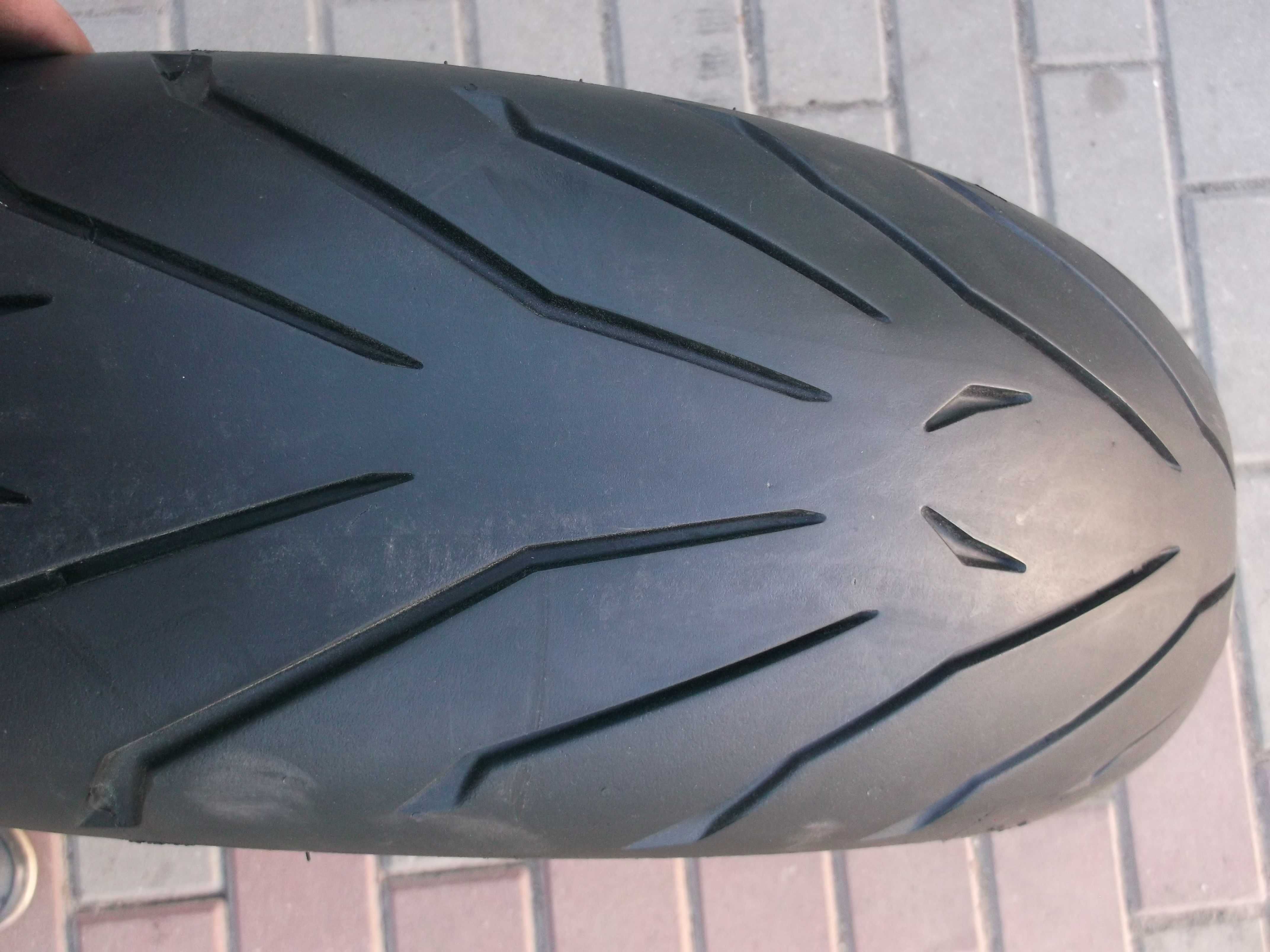 180/55 Zr17 73W Pirelli Angel GT Dot 1318 4,1mm opona