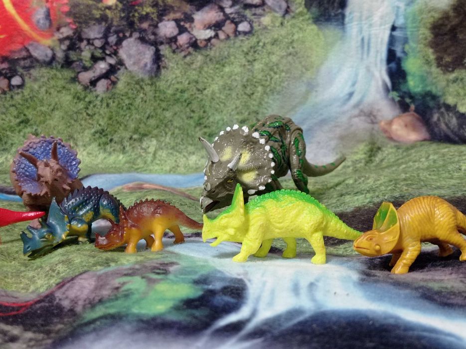 Фігурки динозаврів Цератопси