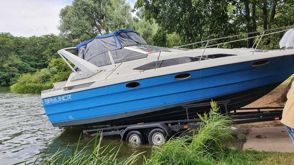 Motorowka Bayliner 2955 Avanti lodz motorowa silnik Diesel Mercruiser